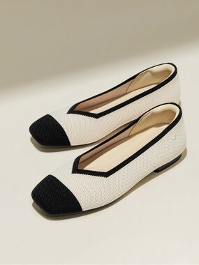 Vivaia Square-Toe V-Cut Flats (Margot 2.0)